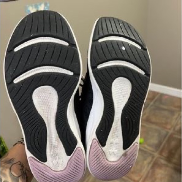 Womens size 7.5 under armour shoes - Picture 3 of 5
